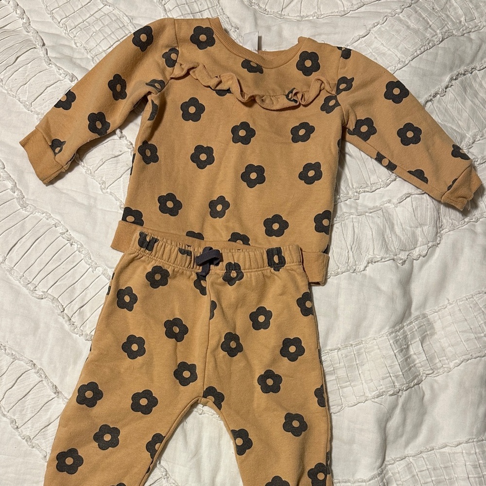 Floral Baby Sweatset in Tan and Black